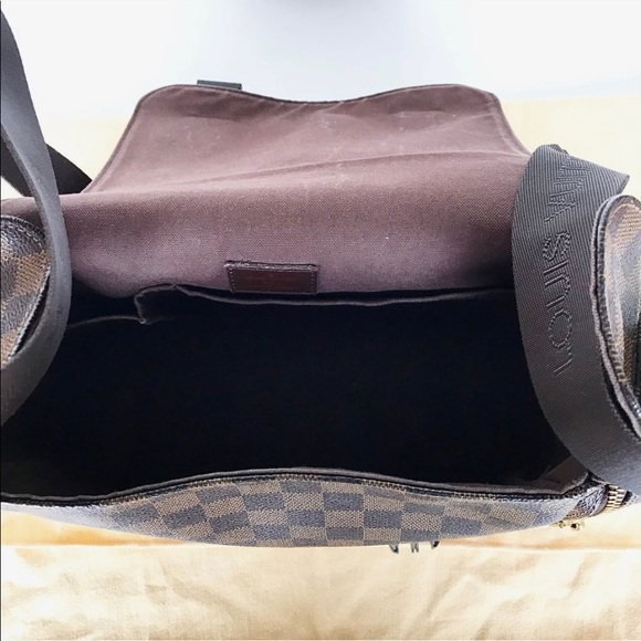 👜Louis Vuitton Melville
      Messenger Bag - Picture 7 of 8